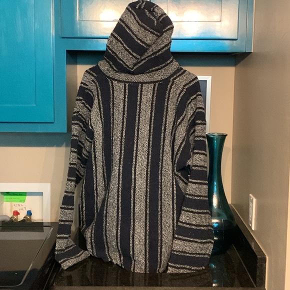 Hoodie XL BLUE AND GREY.  No tags.  Material unknown but warm. - Picture 2 of 7